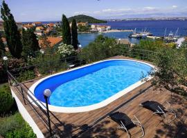 Booking Franov Residence on island Ugljan with the pool, BBQ and beautiful sea-view!，位于卡利的度假短租房