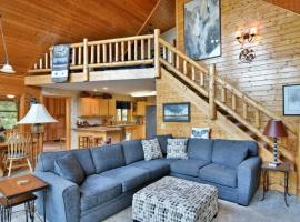 Sandy Lake Cabin ~Private Luxury Vacation Home~，位于Minong的酒店