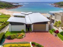 Sails on the Beachfront - Exclusive Seaside Home