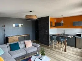 Appartement dernier étage, balcon, parking gratuit !