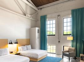 The Warehouse Hotel at Champion Mill，位于汉密尔顿的酒店
