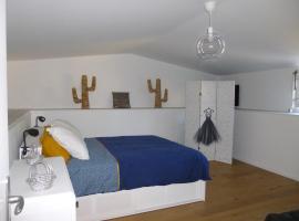 LES RIVES DE LA DIVE les chambres 123 coaching，位于Moncontour的酒店