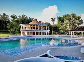 Hacienda Hotel Iguá，位于卡门阿皮卡拉的酒店