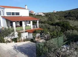 Apartments by the sea Necujam, Solta - 18993