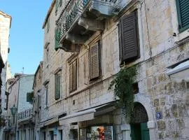 Apartments with parking spaces Omis - 19051