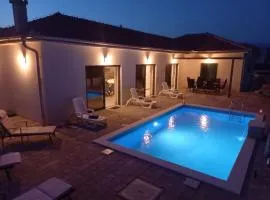 Luxury villa with a swimming pool Vrsi - Mulo, Zadar - 19093