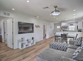 Hot Tub and Fenced Yard Home in Sebring，位于锡布灵的酒店