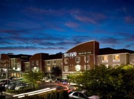 Executive Residency by Best Western Navigator Inn & Suites，位于Snohomish County Airport - PAE附近的酒店