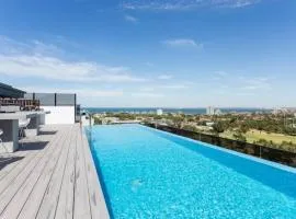 Rooftop infinity pool - St Kilda luxury