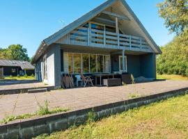 11 person holiday home in Ørsted-By Traum，位于厄斯泰兹的酒店