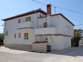 Apartments and rooms by the sea Banjol, Rab - 19692，位于拉布的酒店