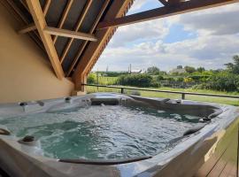 Villa Jacuzzi au pied de la Baie du Mont St Michel，位于Genêts的酒店