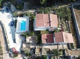 Family-friendly apartments with swimming pool Rogac, Solta - 19809