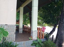 Lena house Flores