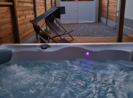 A Fleur de Spa : Maison chaleureuse avec spa privatif et billard.，位于Coulogne的酒店
