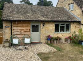 Cosy Cotswolds Self-Contained One Bedroom Cottage，位于奇平诺顿的乡村别墅