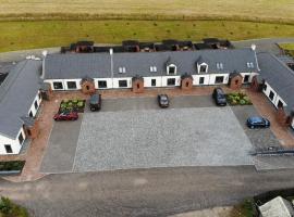 Westertonhill Lodge - 3 Double Bedrooms Sleeps 8 With Private Hot Tub Hire Available，位于巴洛赫的酒店