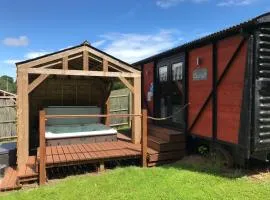 Luxury Railway carriage with own private hot tub