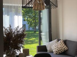 Divas Laivas apartments with a terrace，位于Ķesterciems的Spa酒店