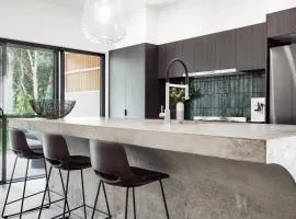 Luxury Modern 4 BR Pet Friendly Family Beach Home