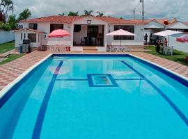 Villa Ines R，位于基奥塔的带泳池的酒店