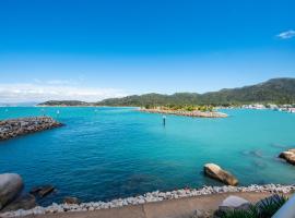 One Bright Point - Stunning Water Views，位于耐莉湾的公寓