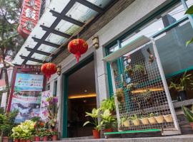 正扬温泉渡假饭店 ，位于仁爱乡庐山老街附近的酒店