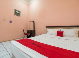 RedDoorz near Silangit International Airport，位于Siborongborong的酒店