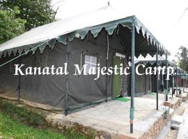 Kanatal Majestic Camp - Camp in Kanatal, Uttarakhand，位于卡纳塔尔的露营地