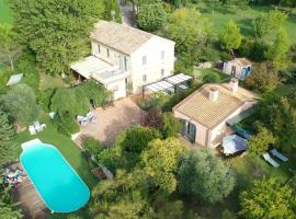 Casali Marchigiani - Ville vacanza private con piscina，位于Ostra的度假屋
