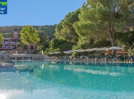 Village Pierre & Vacances Le Rouret，位于格罗斯皮耶尔雷的酒店