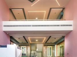 Hotel VR Grand，位于Vizianagaram的酒店