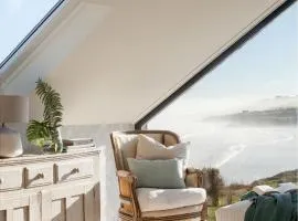 Wishome-Villa en Oyambre playa, piscina privada climatizada, Comillas