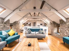 Stunning Converted Granary in Heart of St Davids，位于圣大卫的酒店