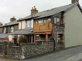 Cumbrian cottage, sleeps 6, in convenient location，位于蒂贝M6北行Tebay服务站附近的酒店