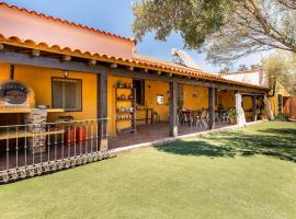 Casa Rural Navalonguilla con piscina，位于圣奥拉利亚德尔卡拉的酒店