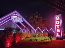 Motel Prestige，位于索罗卡巴的酒店
