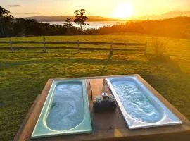 Farm Stay & Iconic Water Views - 32 Zachary Drive