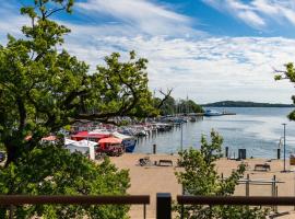 Hafenhotel zu Putbus，位于普特布斯的带泳池的酒店