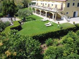 Agriturismo MonteMaggio，位于拉佩多纳的酒店