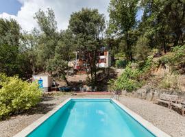 Casa en Montseny con piscina，位于Sant Pere de Vilamajor的乡村别墅