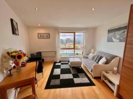 Lovely City Centre 1 bed apartment，位于Beeston Hill的酒店