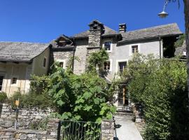 Ecovillage Sanctuary Bordei，位于Palagnedra的度假村