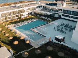 Porto Covo Praia Hotel & SPA，位于科武港的带泳池的酒店