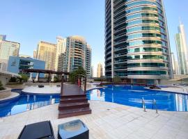 Dubai Marina - 5 bedroom, resort feel, great Amenities，位于迪拜Jumeirah Lakes Towers Tram Station 1附近的酒店