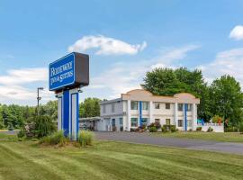 Rodeway Inn & Suites New Paltz - Hudson Valley，位于新帕尔茨罗兰·坎贝尔棒球场附近的酒店