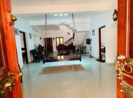 KARIYIL KAYALORAM HOMESTAY，位于Shertallai的酒店