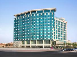 Crowne Plaza - Jeddah Al Salam, an IHG Hotel，位于吉达阿亚购物中心附近的酒店