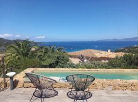 Magnifique villa vue mer avec piscine，位于科蒂基亚瓦里的酒店