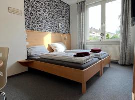 Ferienunterkunft mit 4 Doppelzimmern in Einbeck!!，位于艾恩贝克的酒店